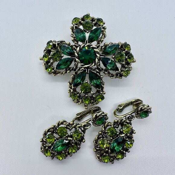 Weiss Maltese Cross Vintage Brooch Clip On Earrings Set Green Gold Toned Signed - Picture 11 of 12
